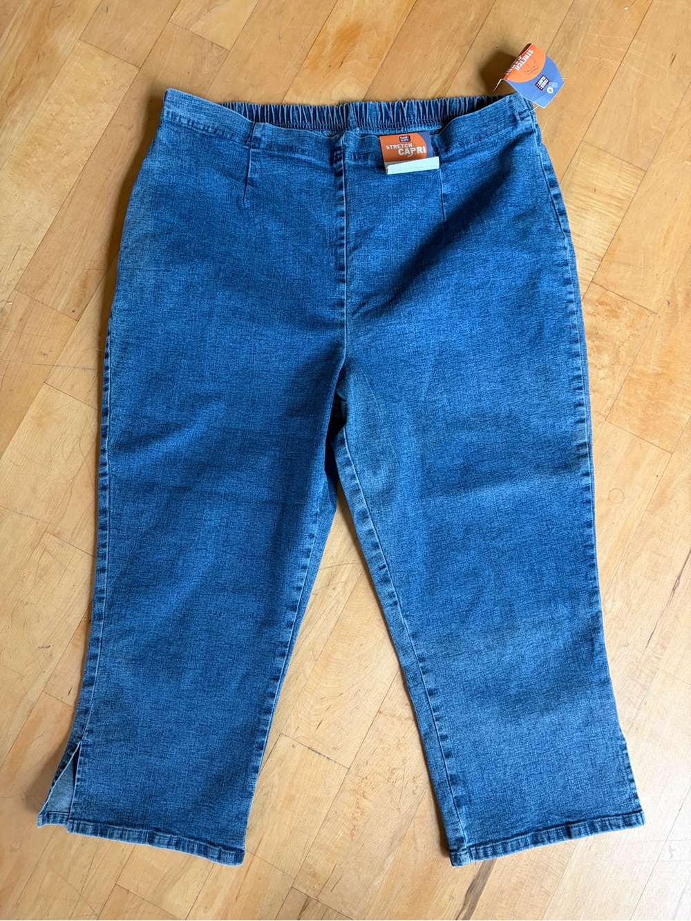 Capris/Crop Pants, NWT, Light Wash Stretch Denim Vent Pull On Casual  16/18